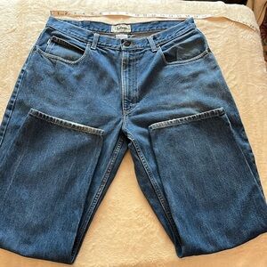 LLBean Relaxed Fit- MEN'S 36/29 jeans medium blue, worn in, front zip 5 pocket